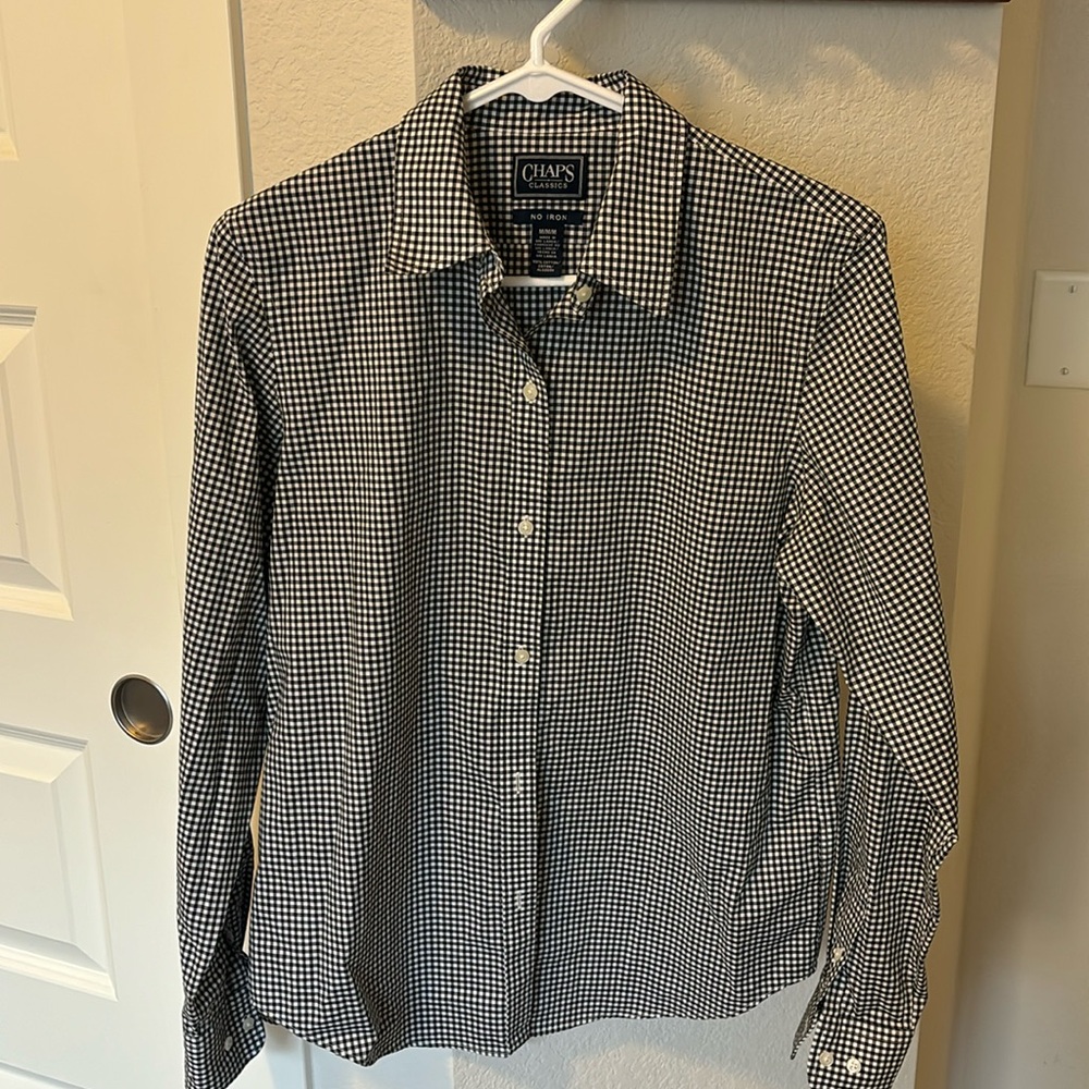 Ladies Chaps No-iron Blouse size Medium